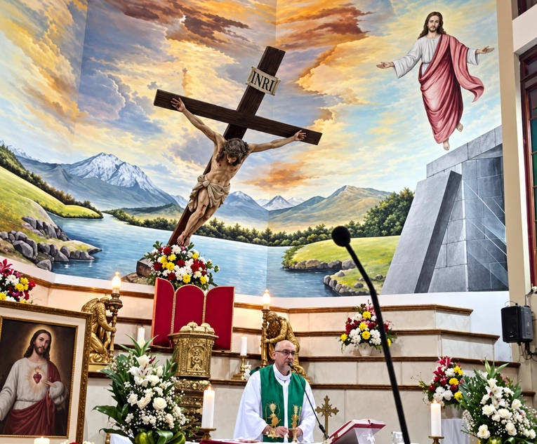 Na svećenika u Ekvadoru tijekom mise pao križ, umro je. Obitelj traži istragu